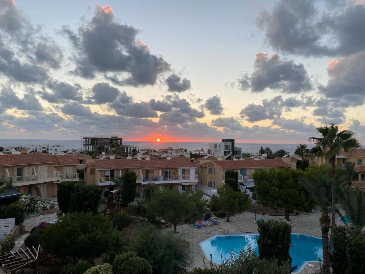 Newly Renovated- Regina Gardens 1, Venus Beach 500 M, Sea&Sunsets View, License Ooo7141 Paphos Kültér fotó